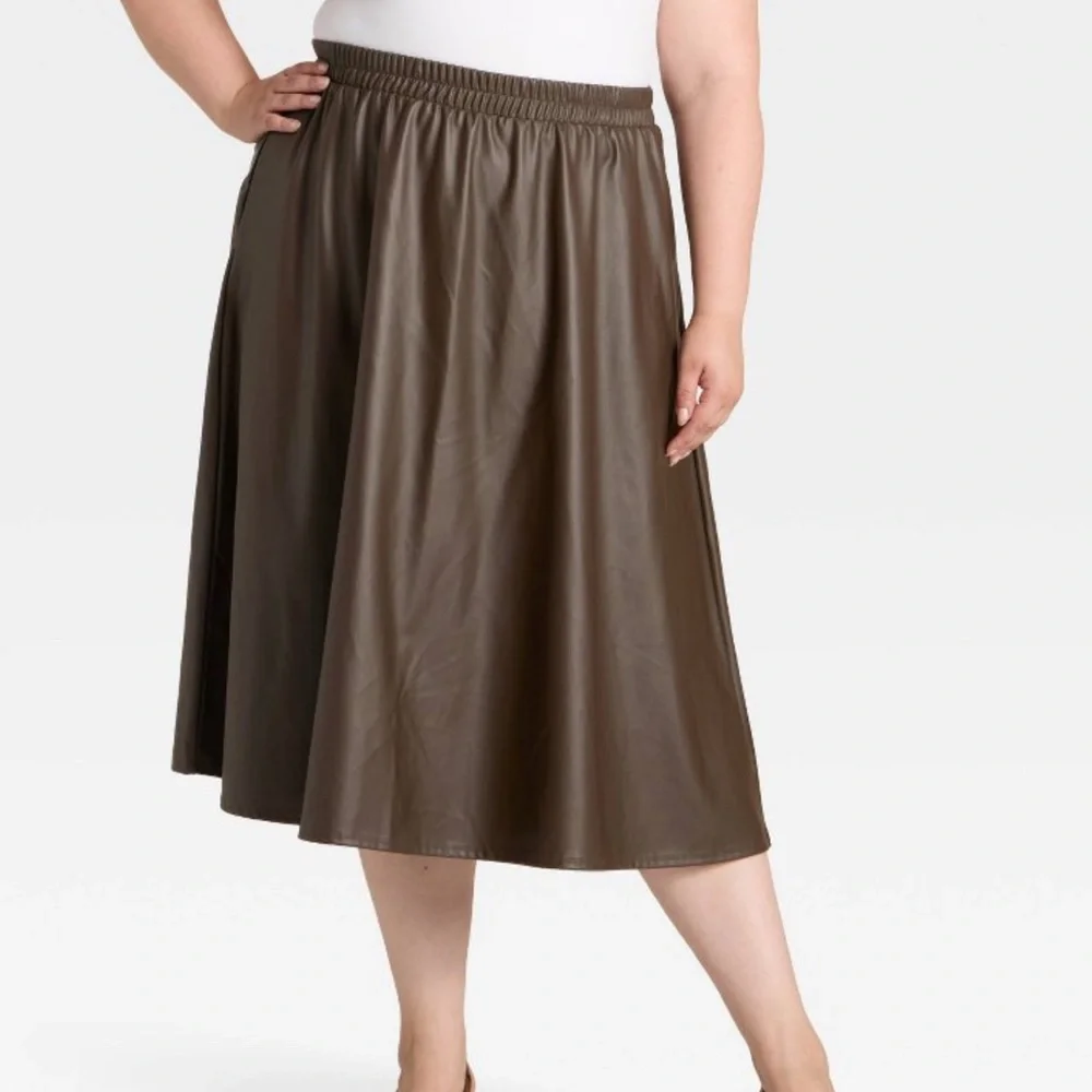 XS -NEW Women's faux leather A-Line Skirt in Rich Brown. A NEW DAY retails $40